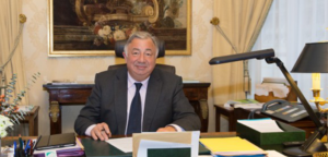 Le sénateur Larcher