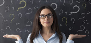 Femme et points d'interrogation - le recueil des besoins de formation - RHEXIS