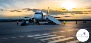 Avion bloqué sur la piste, pour illustrer le titre "les aides à la reconversion professionnelle ne décollent pas" - RHEXIS